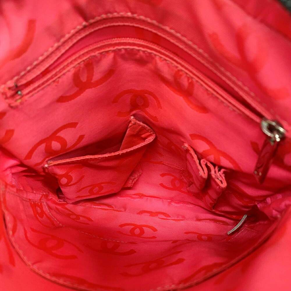 CHANEL Black Lambskin Leather Shoulder Bag - Picture 4 of 15